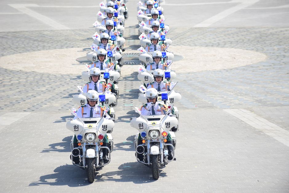 राष्ट्रपति मुर्मू ने सिक्किम पुलिस को प्रदान किया ‘प्रेसिडेंट्स पुलिस कलर’ सम्मान